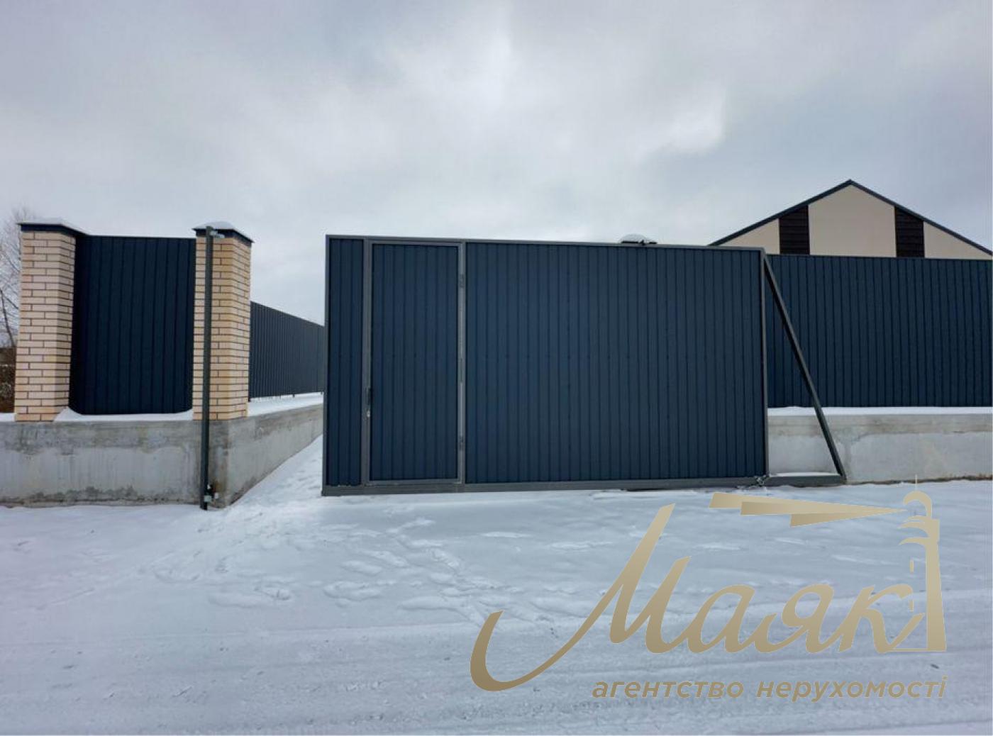 Продаж будинку 102 кв.м. Площа ділянки - 5,15 соток. Осокорки. Своя ділянка.