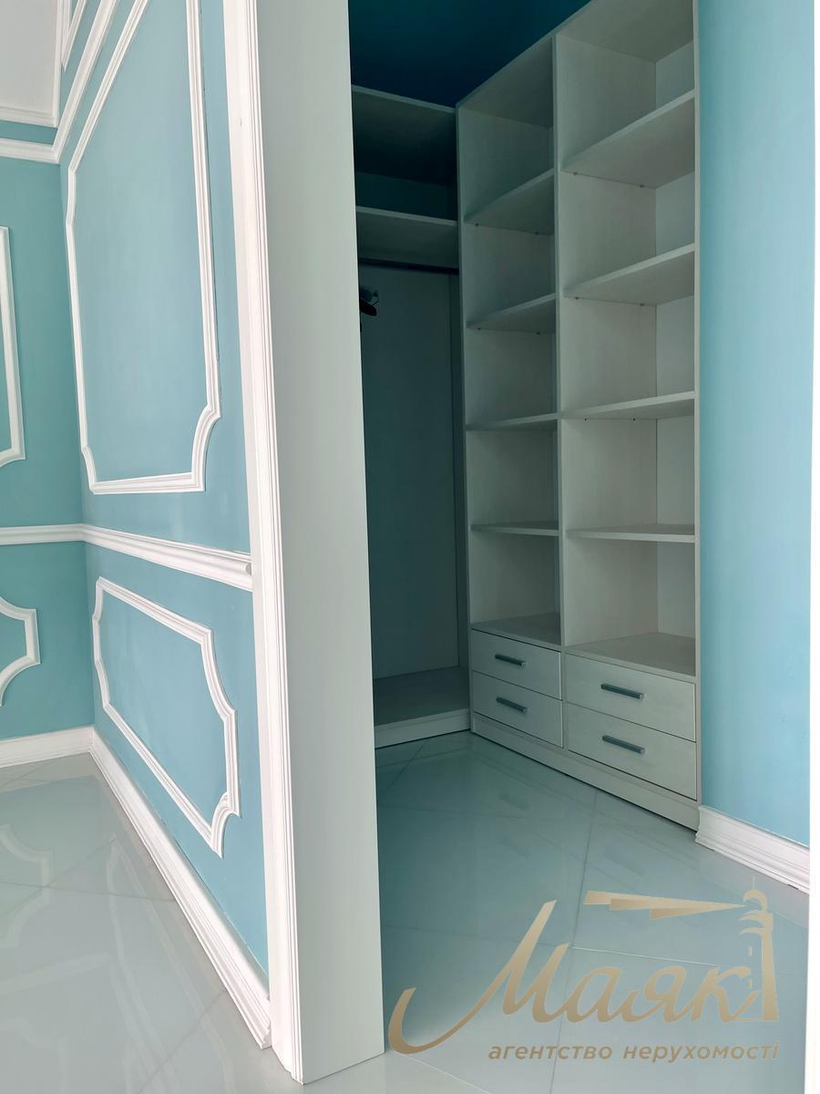 Оренда двоповерхового будинку 435 м² у с. Лісники, КМ "Зелений Гай".