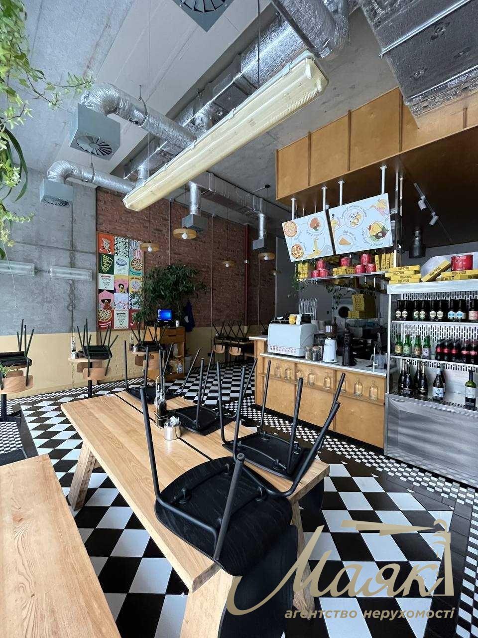 Оренда фасадного приміщення 73,7 м2 з терасою в ЖК Французький Квартал