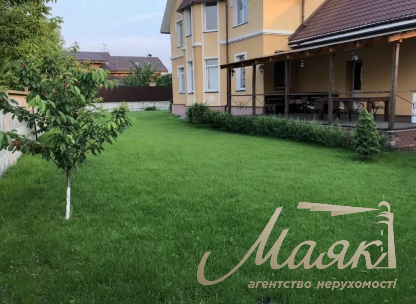 Rent a house 300m2 in the village of Kozin, ulitsa Nova,70