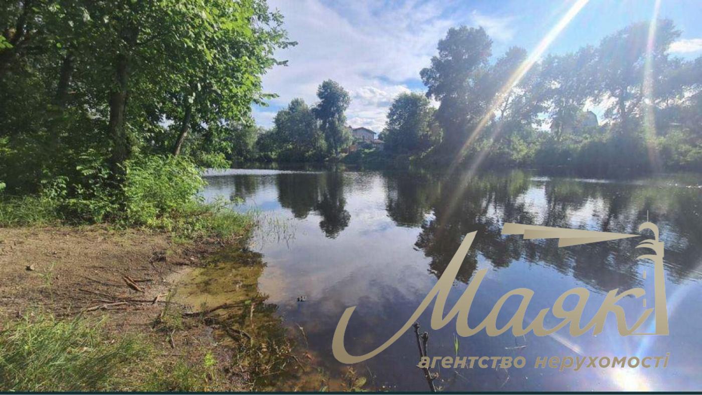 Продаж 2-х поверхового будинку 160 кв.м. Дарницький район. Біля метро і річки.