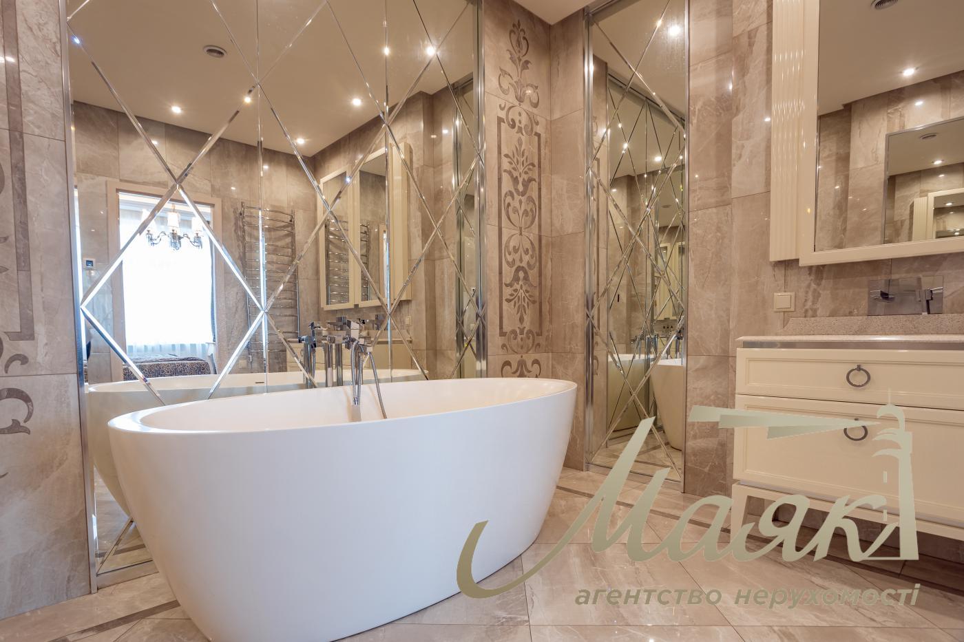 Rent 3-bedroom apartment LCD Novopecherskie Lipki, Verkhoglyada street (Dragomirov)