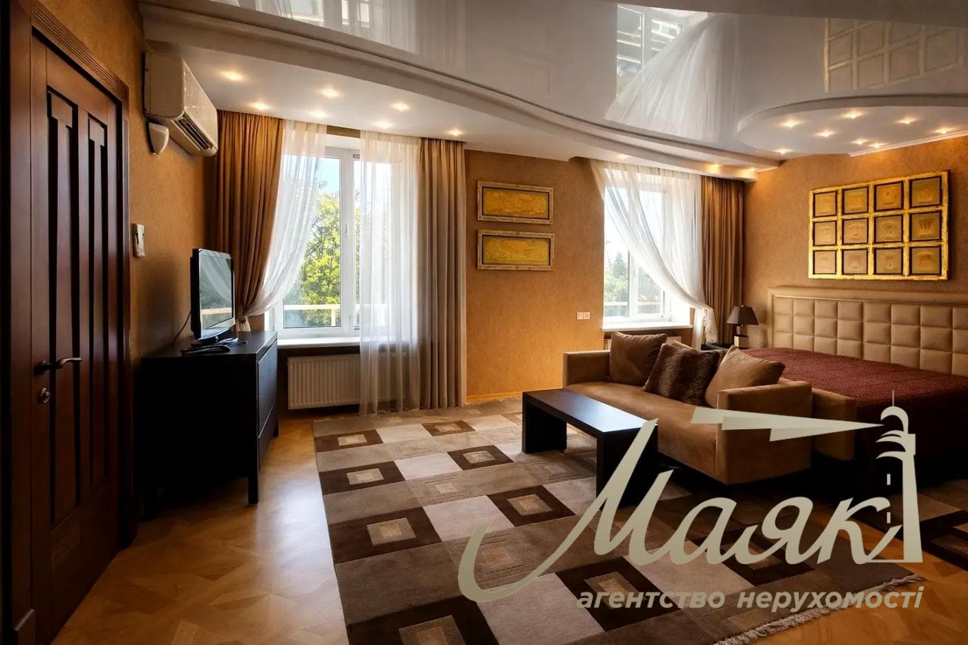 Selling a house on the Dnieper 700m2 in s.Kozin, Dam 2 km with a swimming pool in Kozin/Koncha Zaspa, Obukhiv direction, Kyiv region 45 hectares of land.