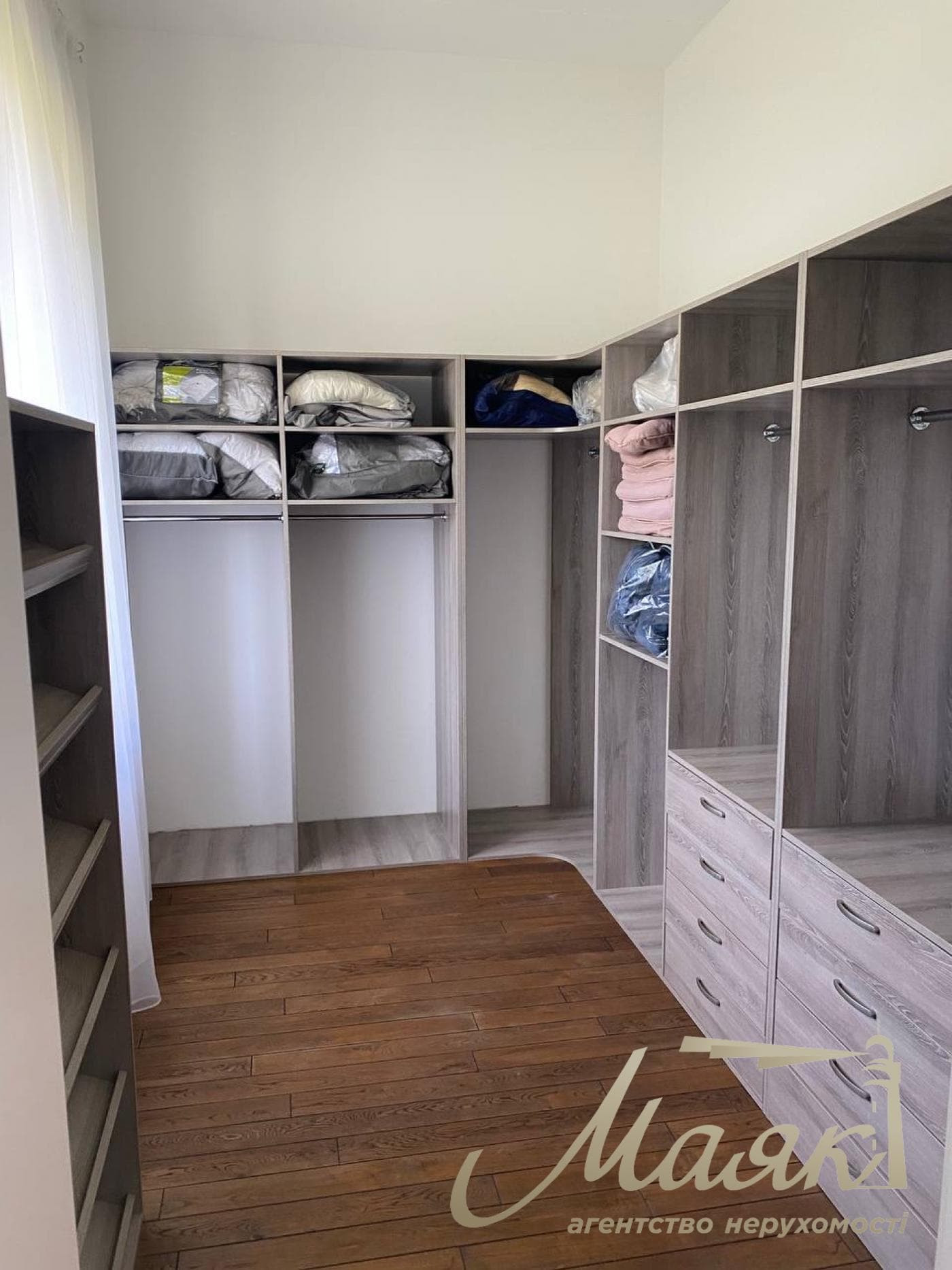 Оренда 2-поверхового будинку площею 454 м² у житловому комплексі «Лагуна», Осокорки