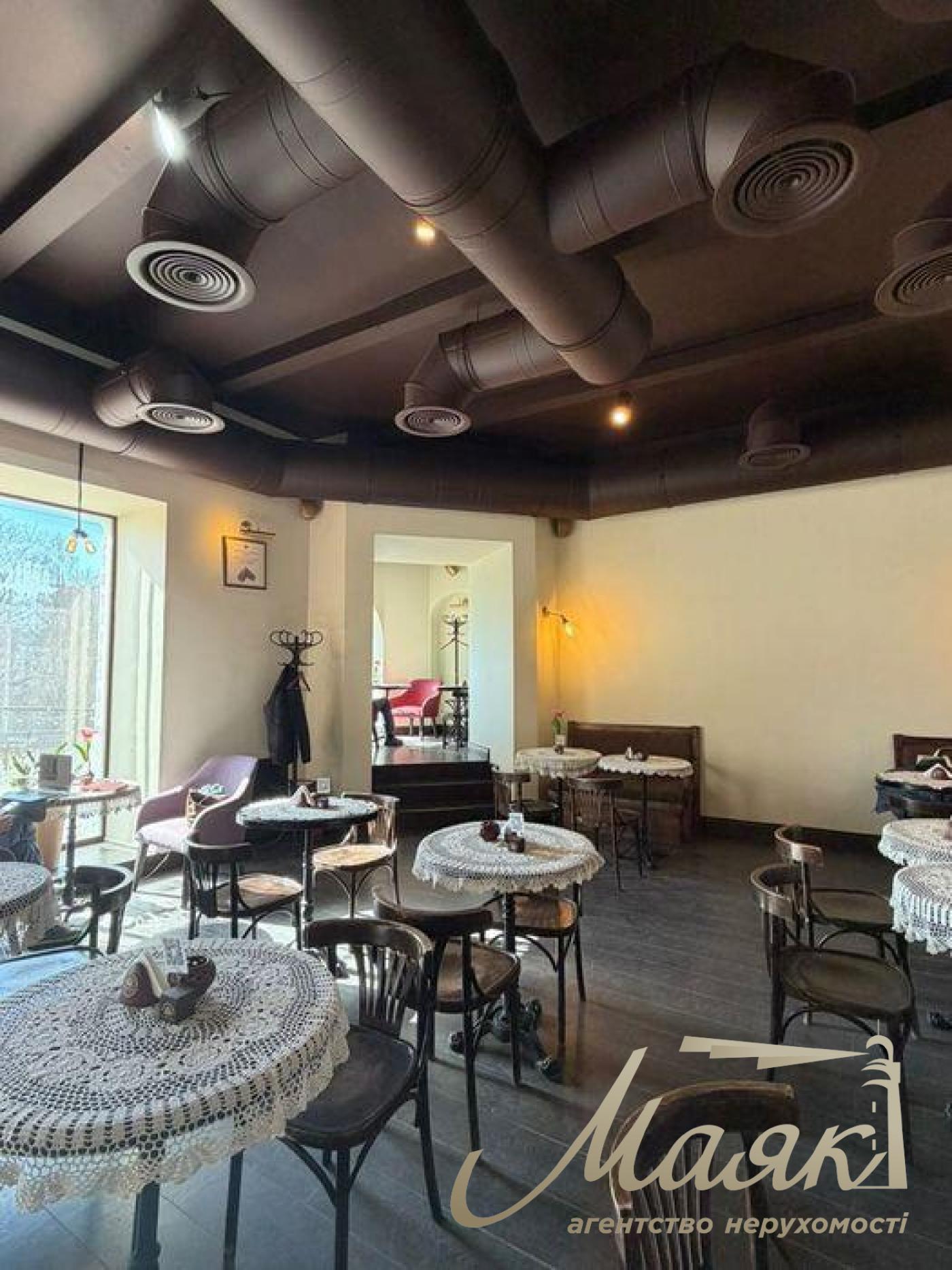 Оренда фасадного приміщення 250 м.кв. бул. Тараса Шевченка, Центр