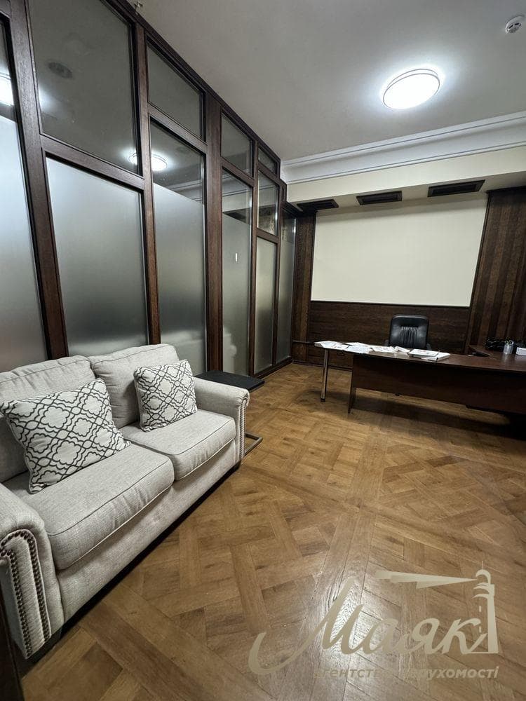 Оренда офісу площею 140 м² за адресою: вул. Жилянська, 72-А, Університет