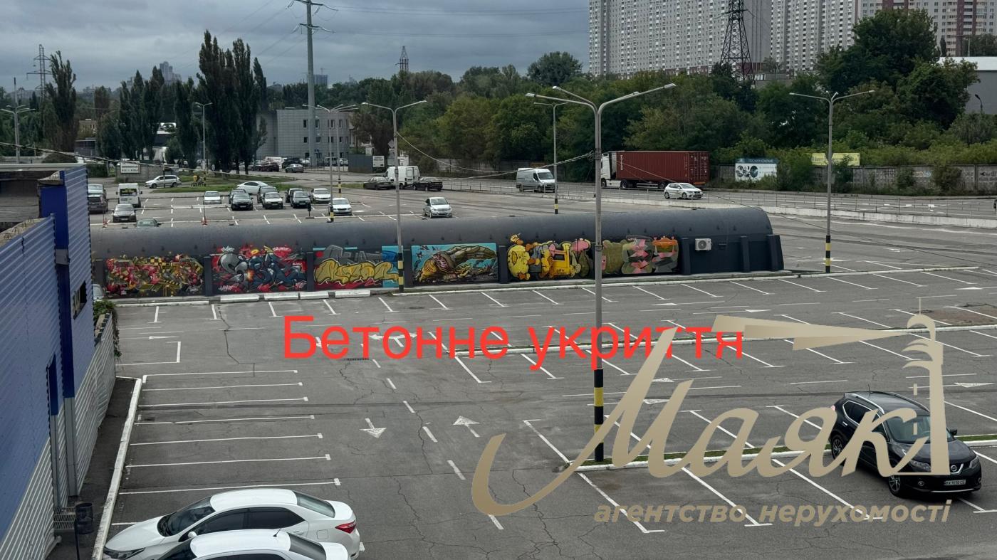 Rent an open space office1500 m2 in Obolon, Lugovaya, office center