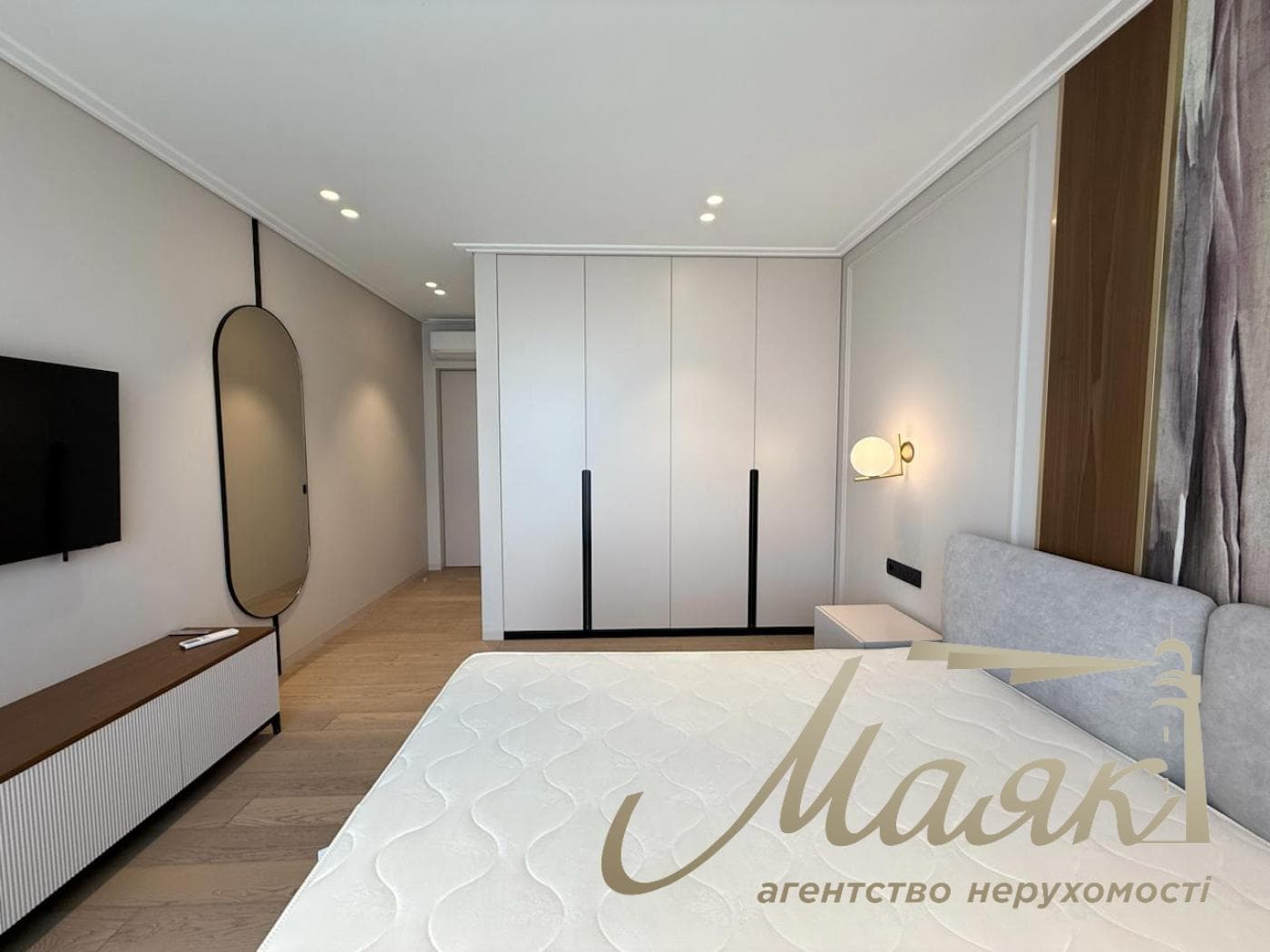 3-room apartment for rent in the "French Quarter 2" residential complex, 3a McCain Street, Pechersk
