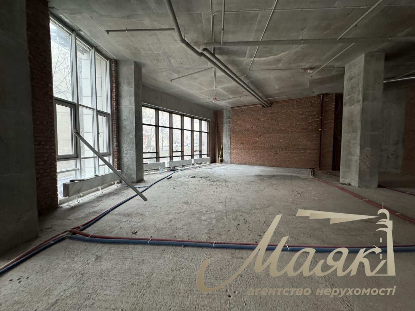 Продаж фасадного приміщення в ЖК Бульвар Фонтанів, вул Саперне Поле 3