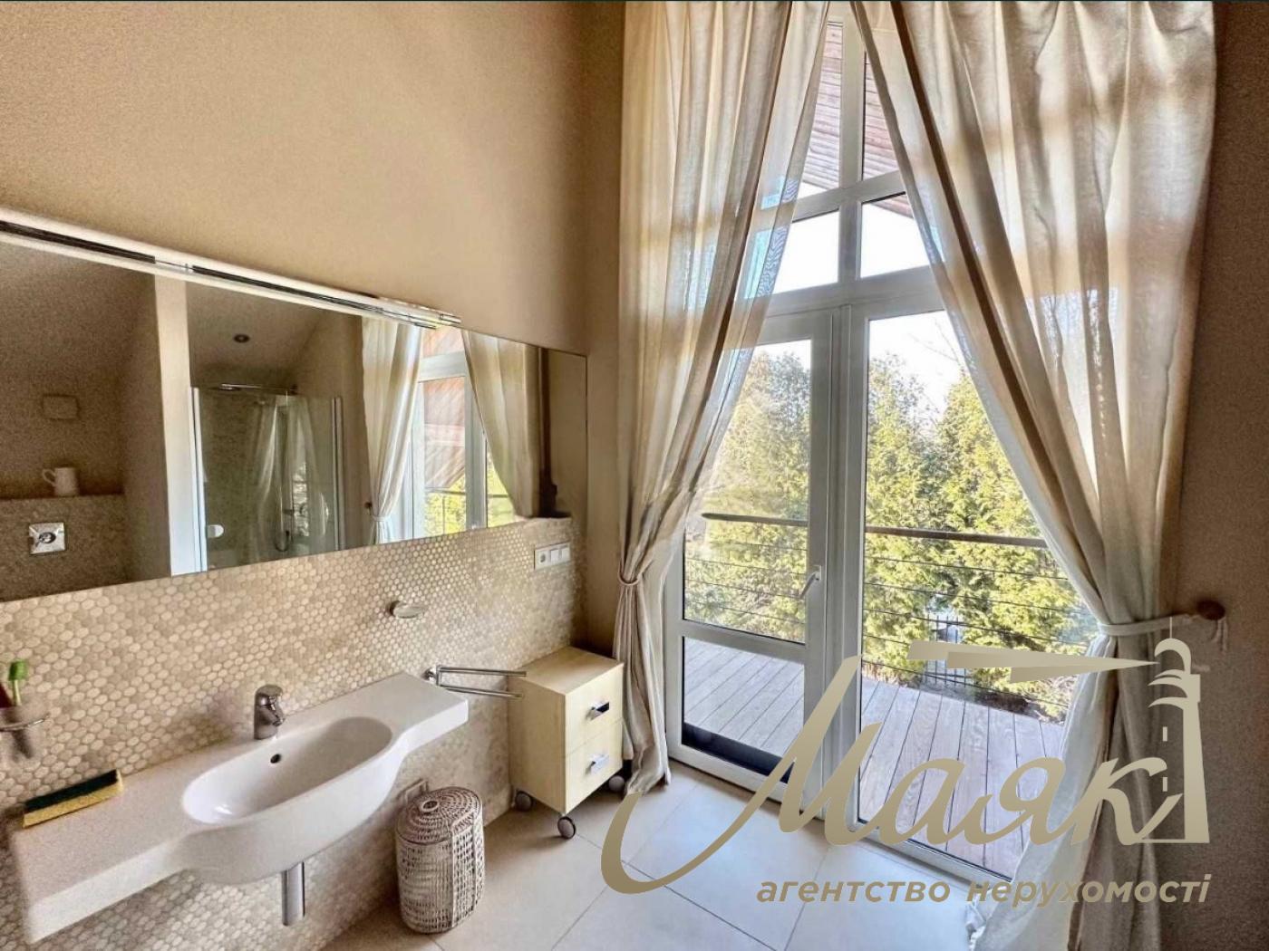 Sale of a house with a swimming pool and access to the Dnieper 300m2 Dam Koncha-Zaspa, Kozin