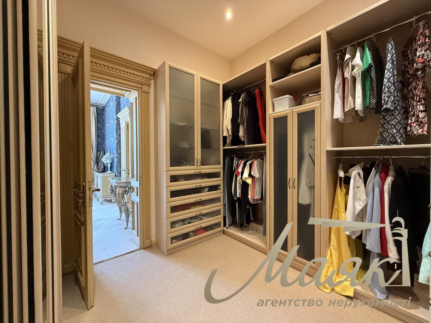 Аренда видовой 3к квартиры 245 кв. м на ул. Паторжинского 14, Центр, Шевченковский район