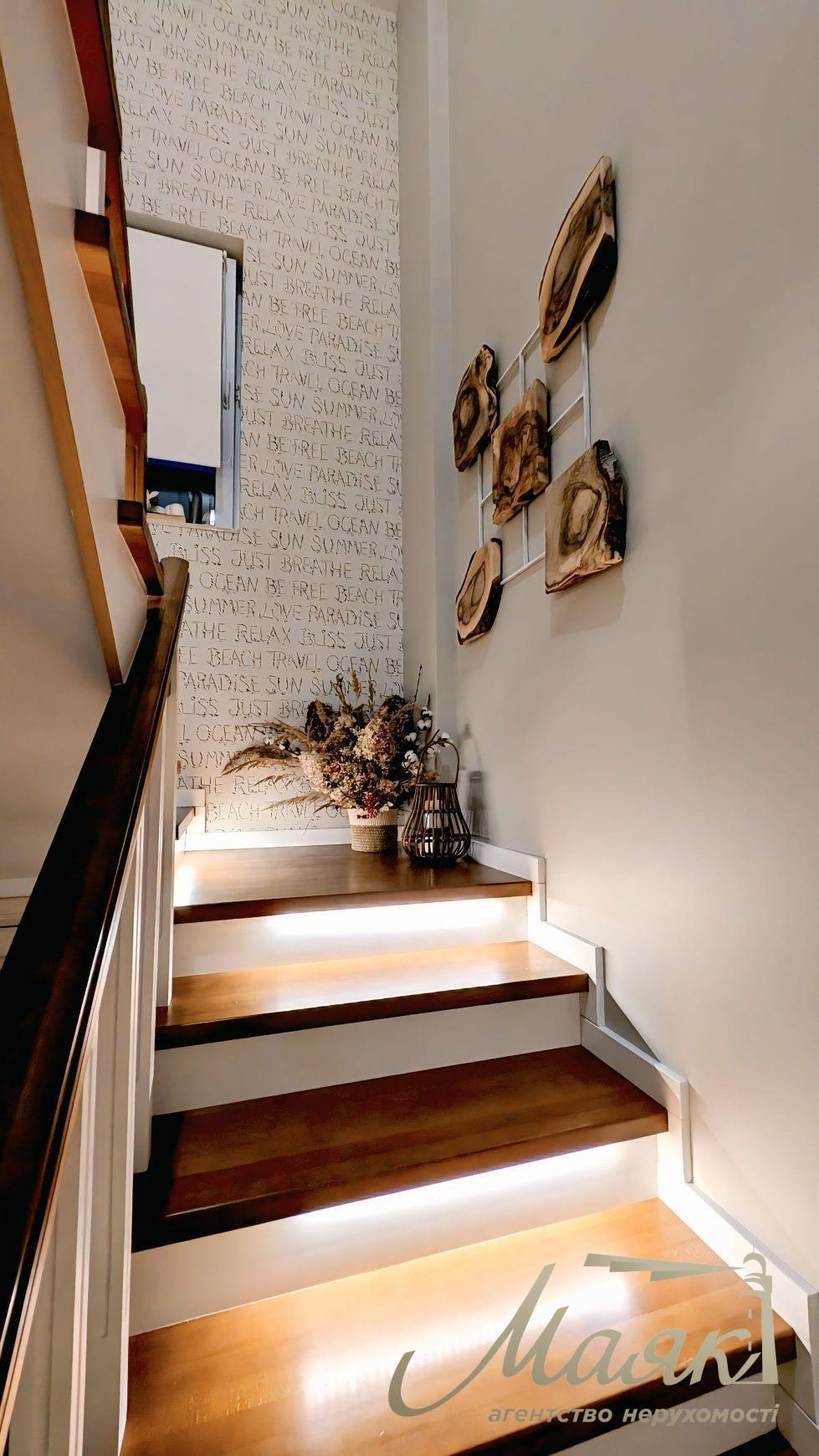 Продаж дуплексу 135м2 з ремонтом і меблями в центрі Петропавлівської Борщагівки