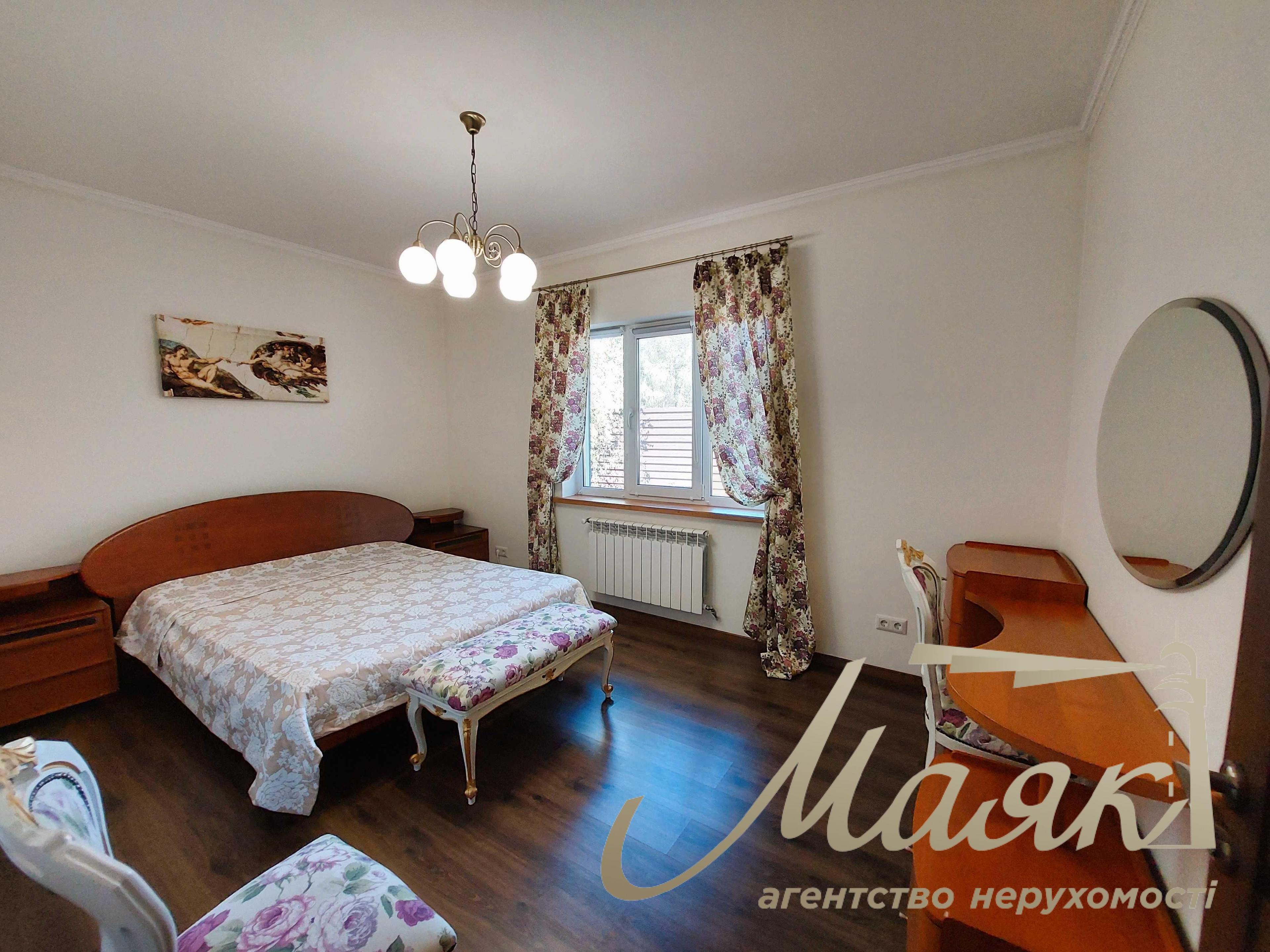 Продаж будинку з ремонтом 147м2 у Лісниках, біля озера.