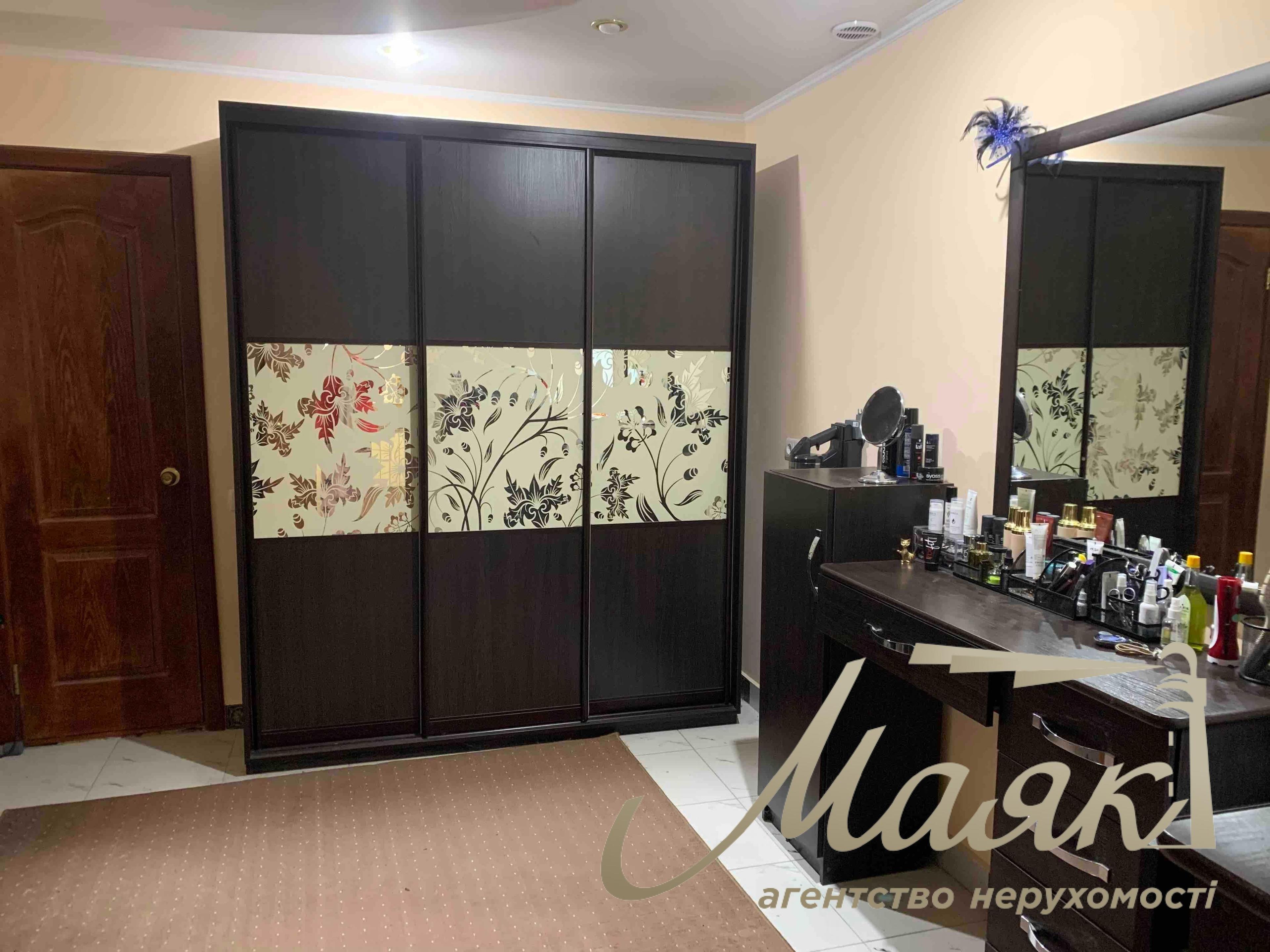 For sale house 238m2 in Kiev with. Chapaevka / Vita-Litovska, Goloseevsky r-n.