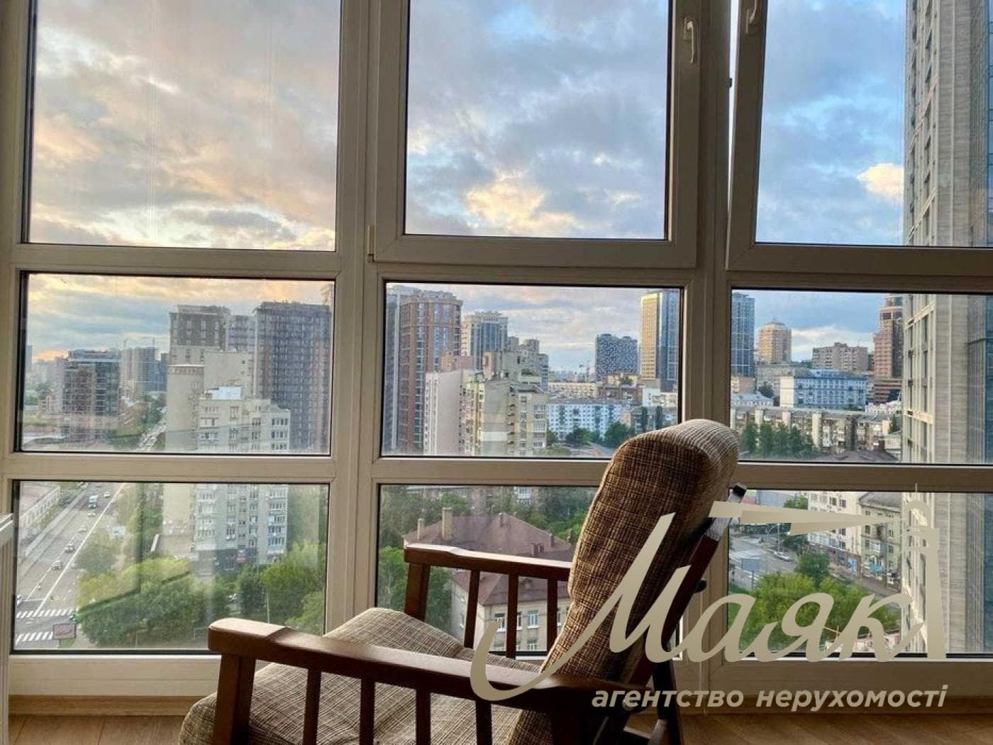 For Rent / Apartment / Malevich Street, Downtown, Kyiv