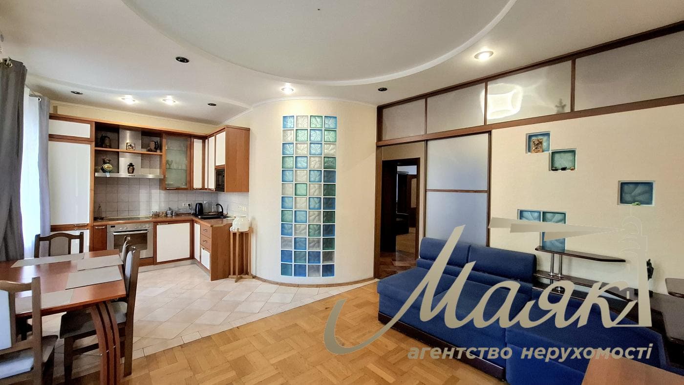 Rent a renovated 3-bedroom apartment in Kyiv, Right Bank, Solomyanskyi District, 40 Lypkivskoho St., Vokzalna Metro Station