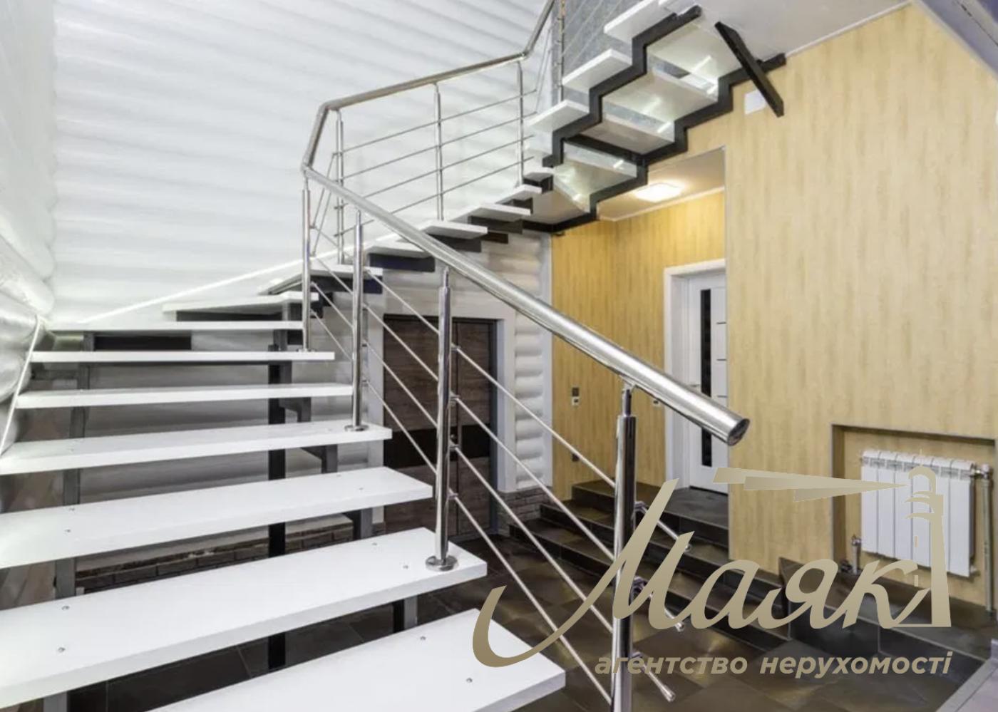 Оренда 2-х поверхового будинку 250м2 , Круглик