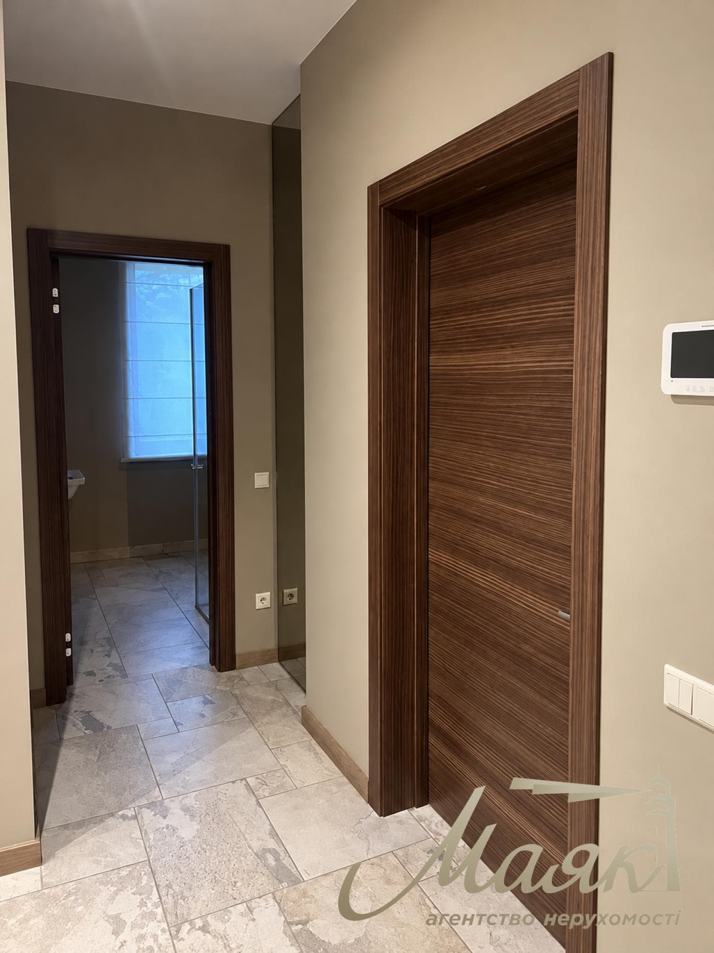 Оренда 2-поверхового будинку площею 375 м², житловий комплекс «Сонячна Долина», Романків