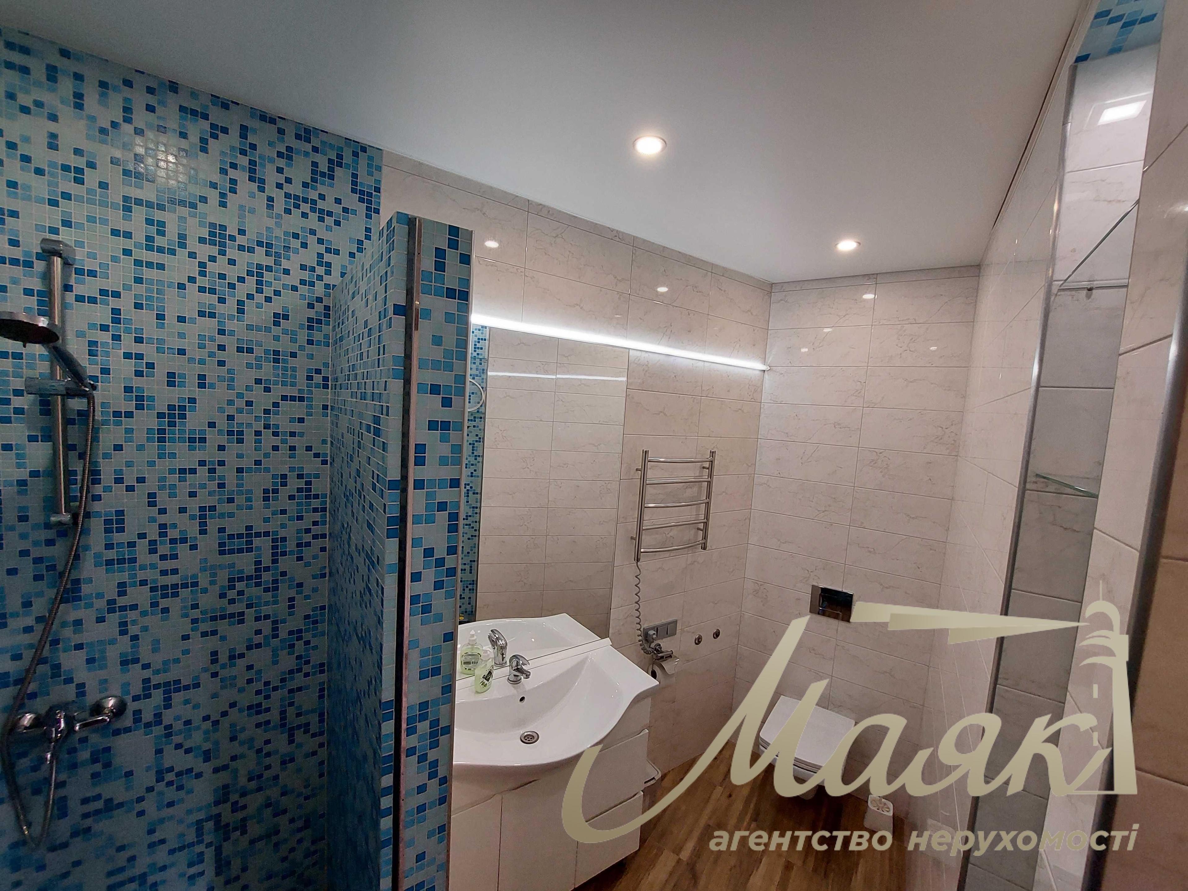 Оренда дизайнерського будинку 120 м² з доступом до бункерних апартаментів, сауною і великою терасою, Пуща-Водиця, Київ.