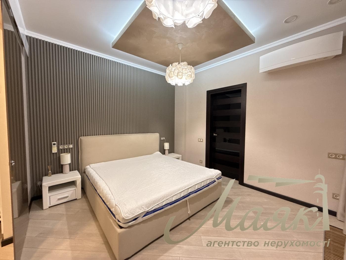 Продаж 3-кімнатної квартири площею 121 м² у ЖК «Новопечерські Липки», вул. Андрія Верхогляда (Михайла Драгомирова), 3, Печерськ