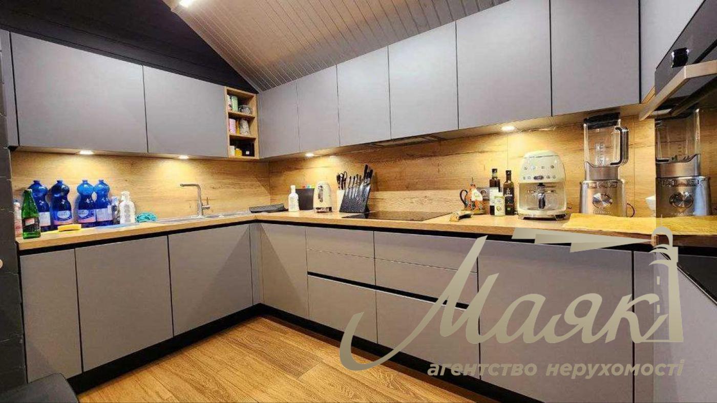 Sale of a house 280m2 with a swimming pool in the village of Romankov, Kiev region, Kiev-Svyatoshinsky district.