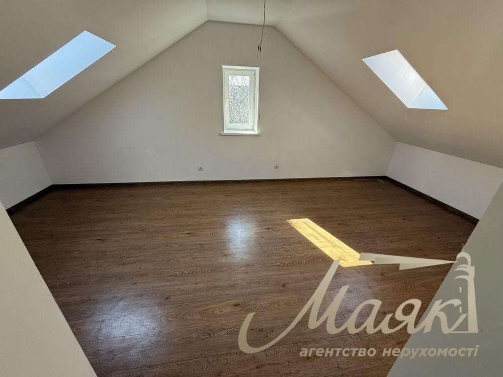 For sale house 140 m2, in the village. Khodosovka, Obukhiv direction, Kiev region, plot - 8 sotok, near the forest and lake.