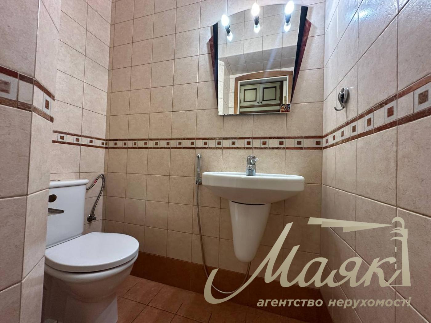 Оренда дворівневої квартири по вул.Верхогляда/Драгомирова 4, Печерський район.