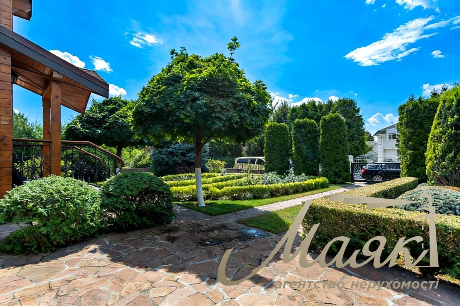 Оренда будинку 250м2 в с. Романків вул. Центральна