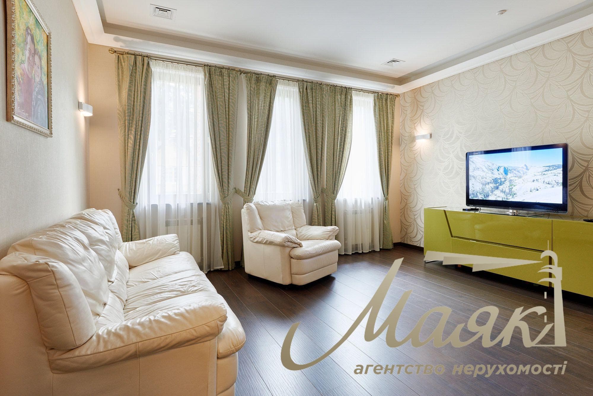 Продаж сучасного будинку площею 252 м² в елітному котеджному містечку Riviera Village, закрита територія