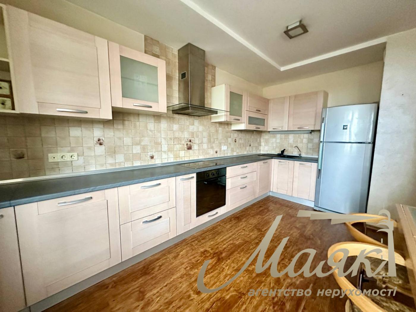 Аренда 3-х комнатной квартиры по ул.Степана Руданского 4-6,метро Сырец.