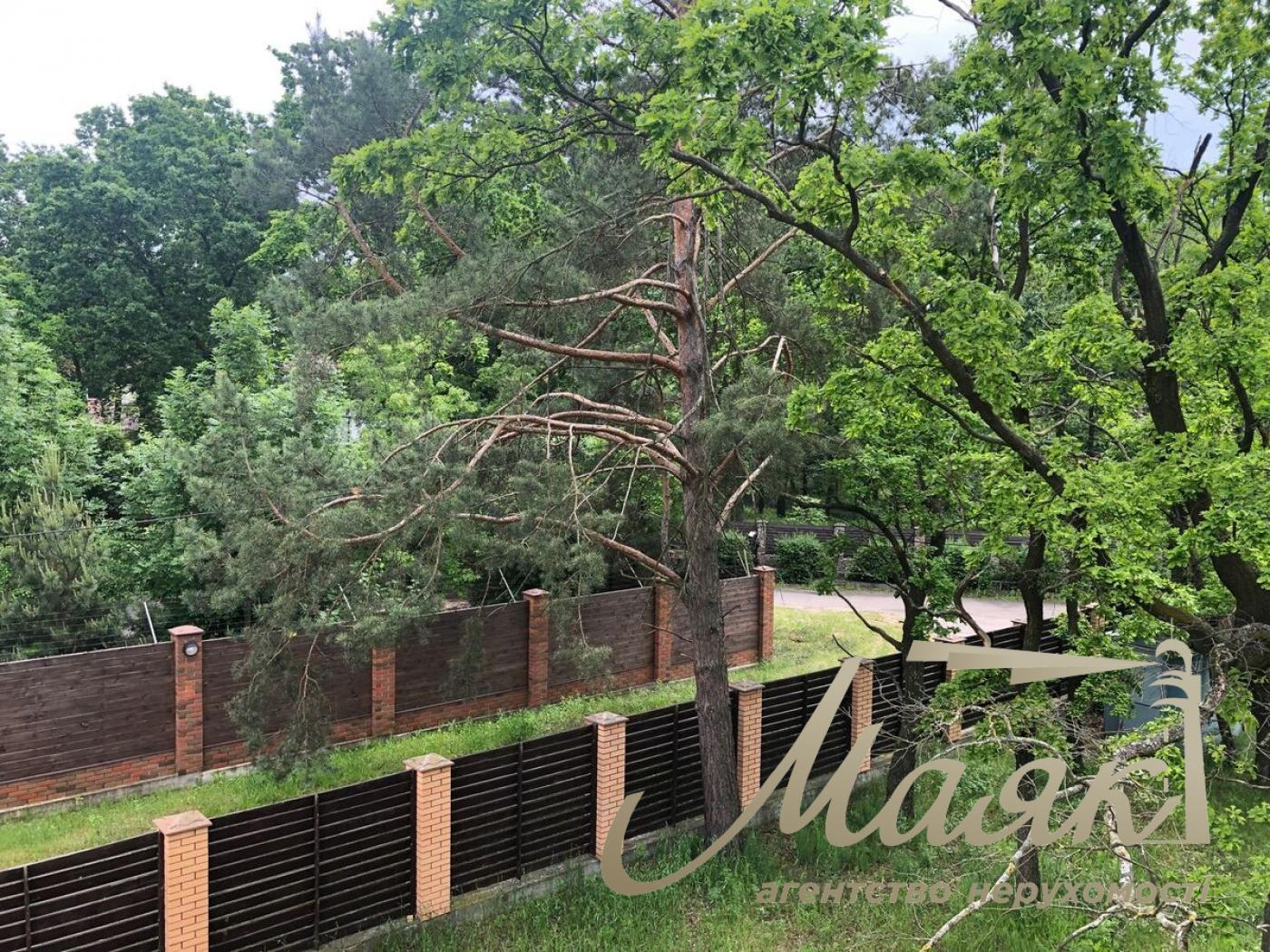 Продаж будинку 356м2 у Романкові з ділянкою 21 сотка