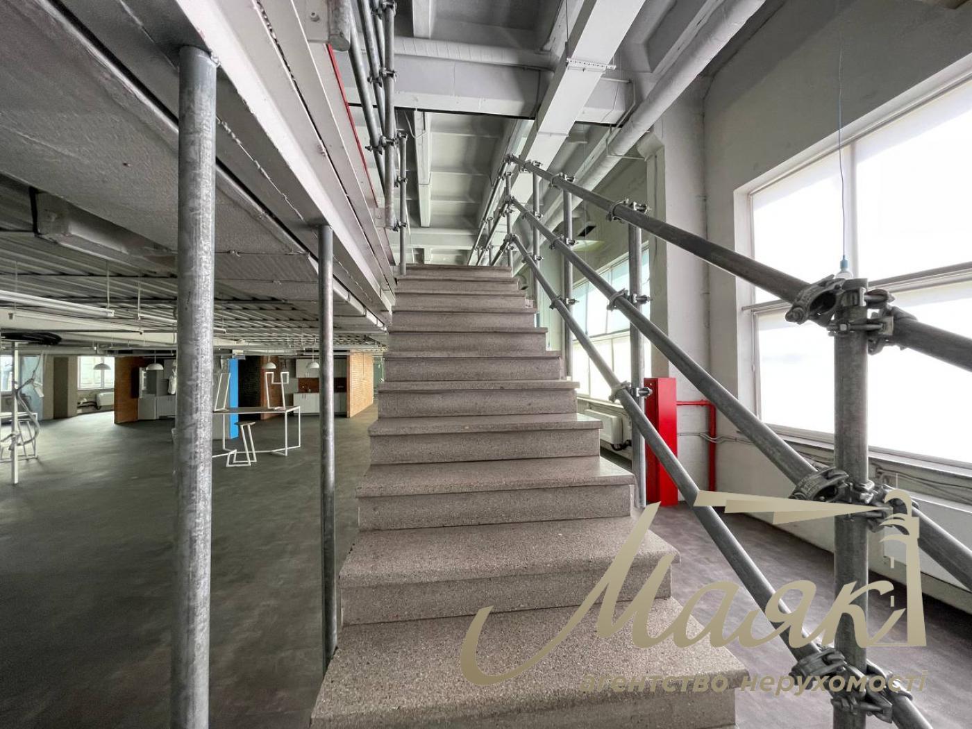 Аренда офисного помещения 1712м2 возле м. Политехнический институт