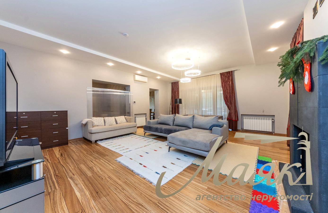 For sale house 400m2 in the village. Romankov, suburbs of Kiev, 18 acres, 8 km to Kiev, in Obukhiv district.