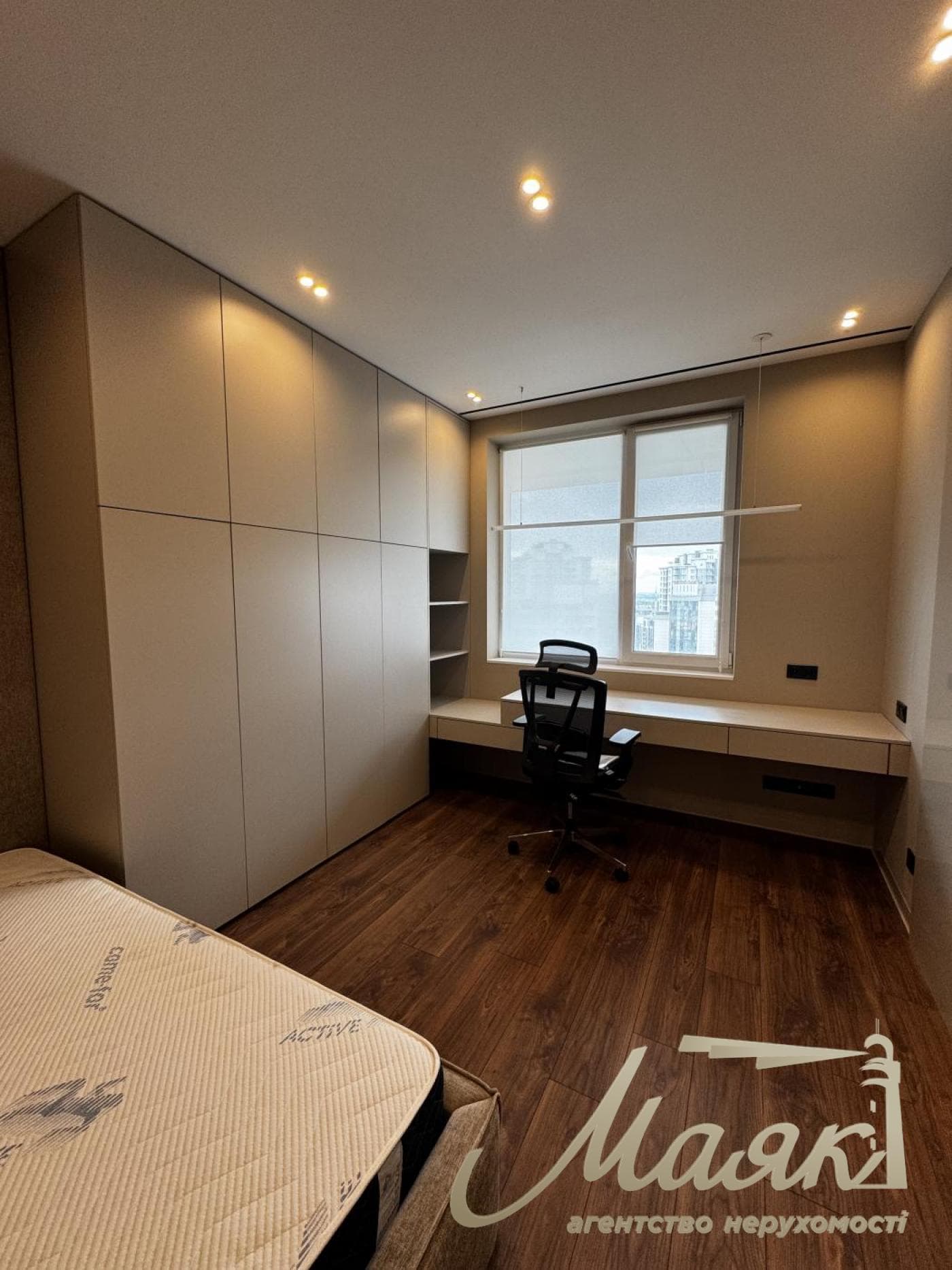 Rent 3 bedroom apartment in LCDDelmar, 90m, Pechersk