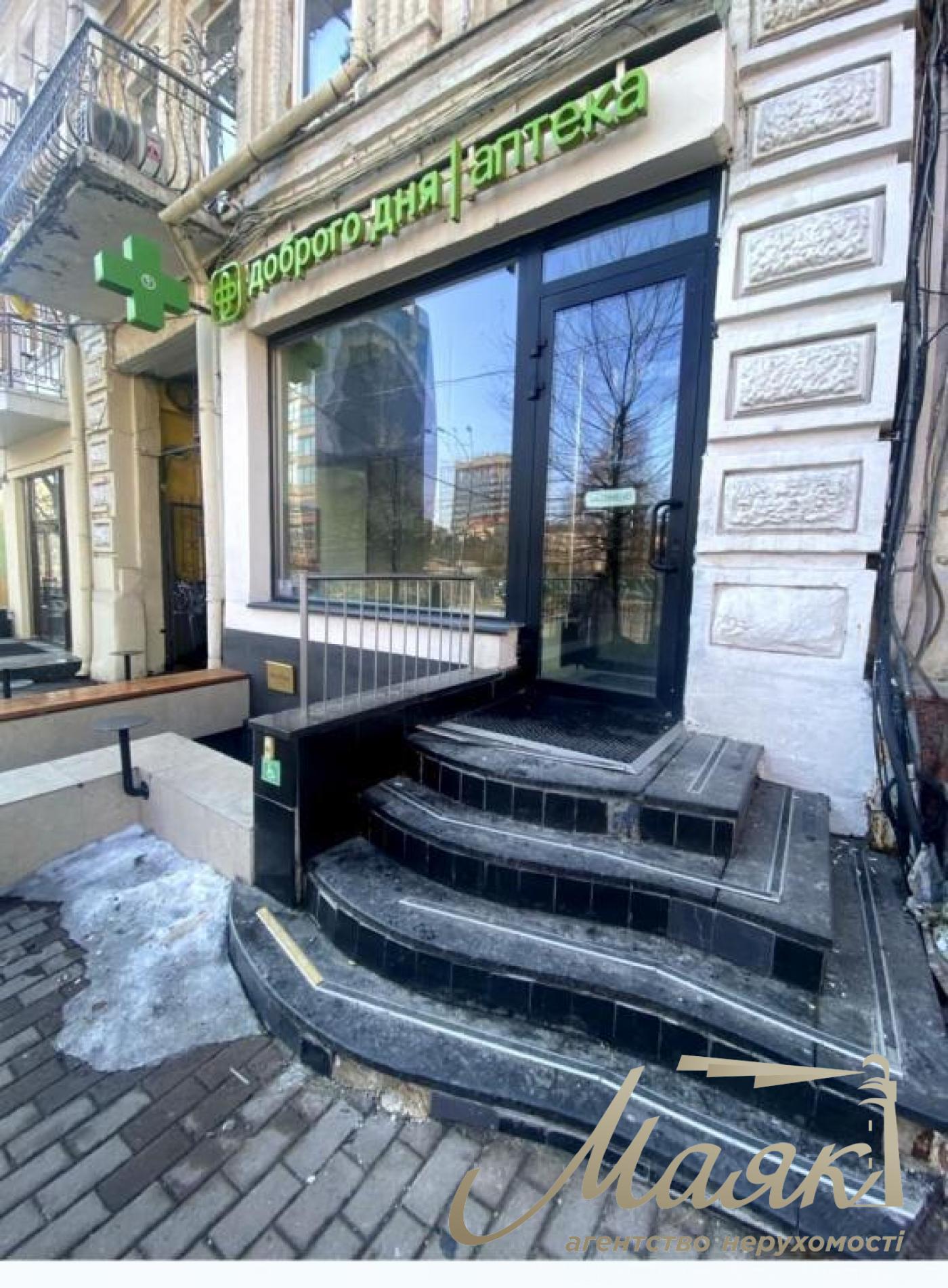 Оренда фасадного комерційного приміщення в Центрі, вул. Велика Васильківська