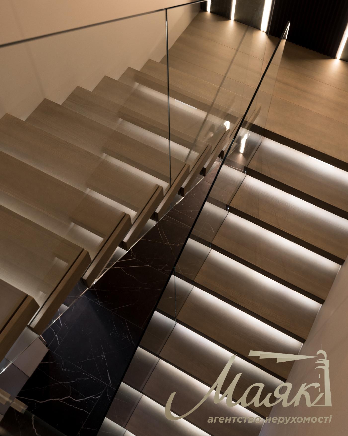 Sale of 2-storey townhouse 296m2, (3.5 hundredths) Kozin