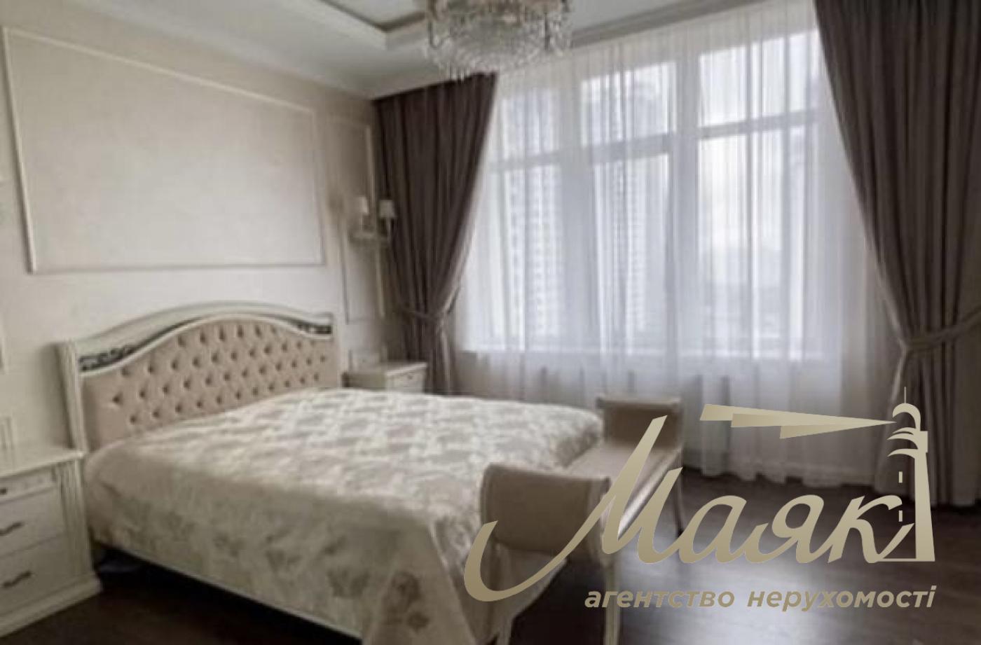 Rent 3-bedroom apartment in LCD Novopecherskie Lipki, Dragomirova/Andriy Verkhoglyada 9, Pechersk, Kyiv