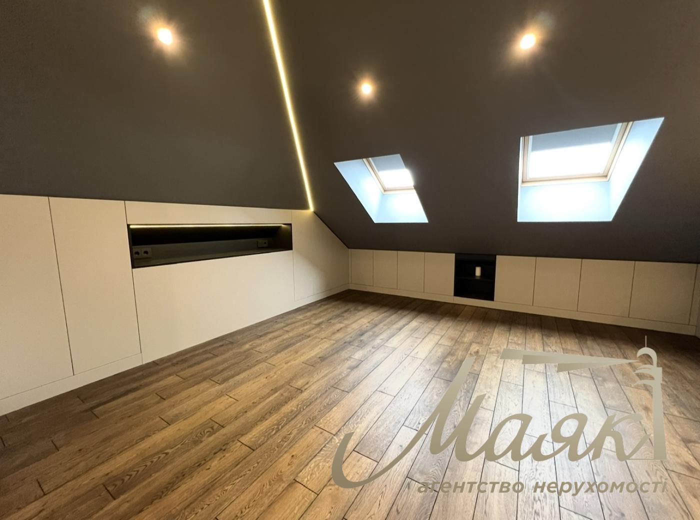 House for sale with designer renovation 356m2 in Ivankovichi