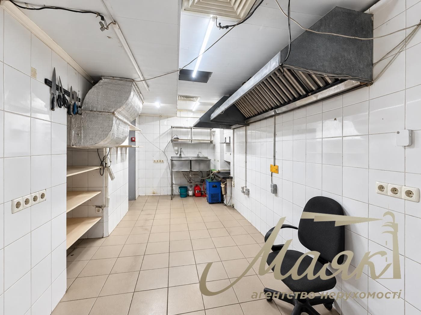 Оренда будинку площею 450 м² у с. Козин/Конча-Заспа, КГ «Сосновий бір», 20 соток, басейн, лазня, Обухівський напрямок, Київська область.