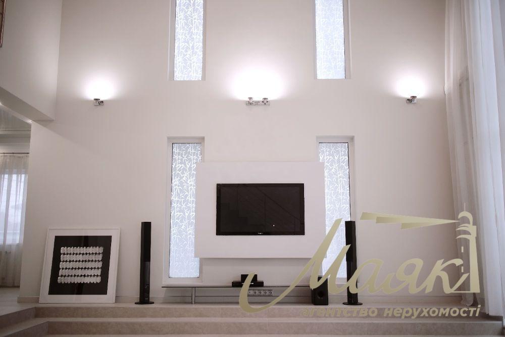 Продаж 2-х поверхового будинку 250 м², Хотів