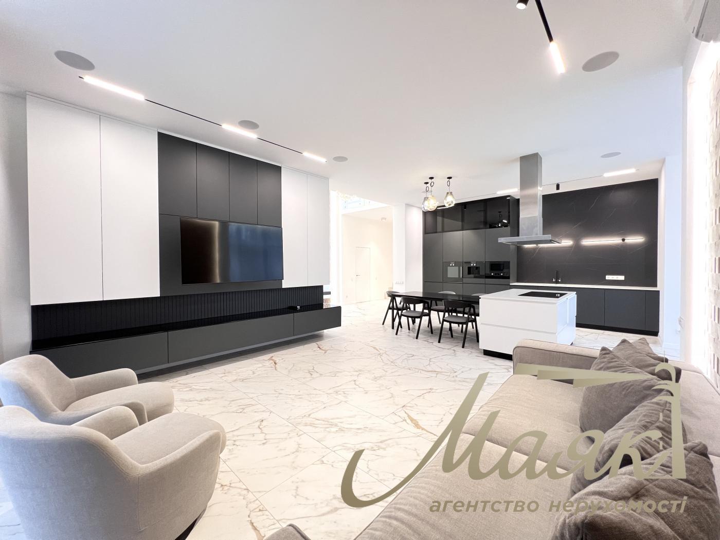 Оренда заміського будинку на Осокорках у котеджному містечку "Блакитна Лагуна"