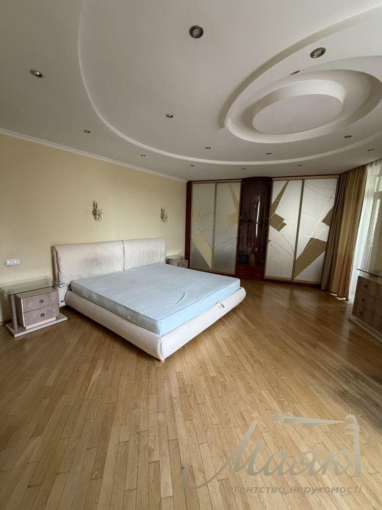 3-room apartment (130 m²) for rent at 68 Holosiivskyi Ave.