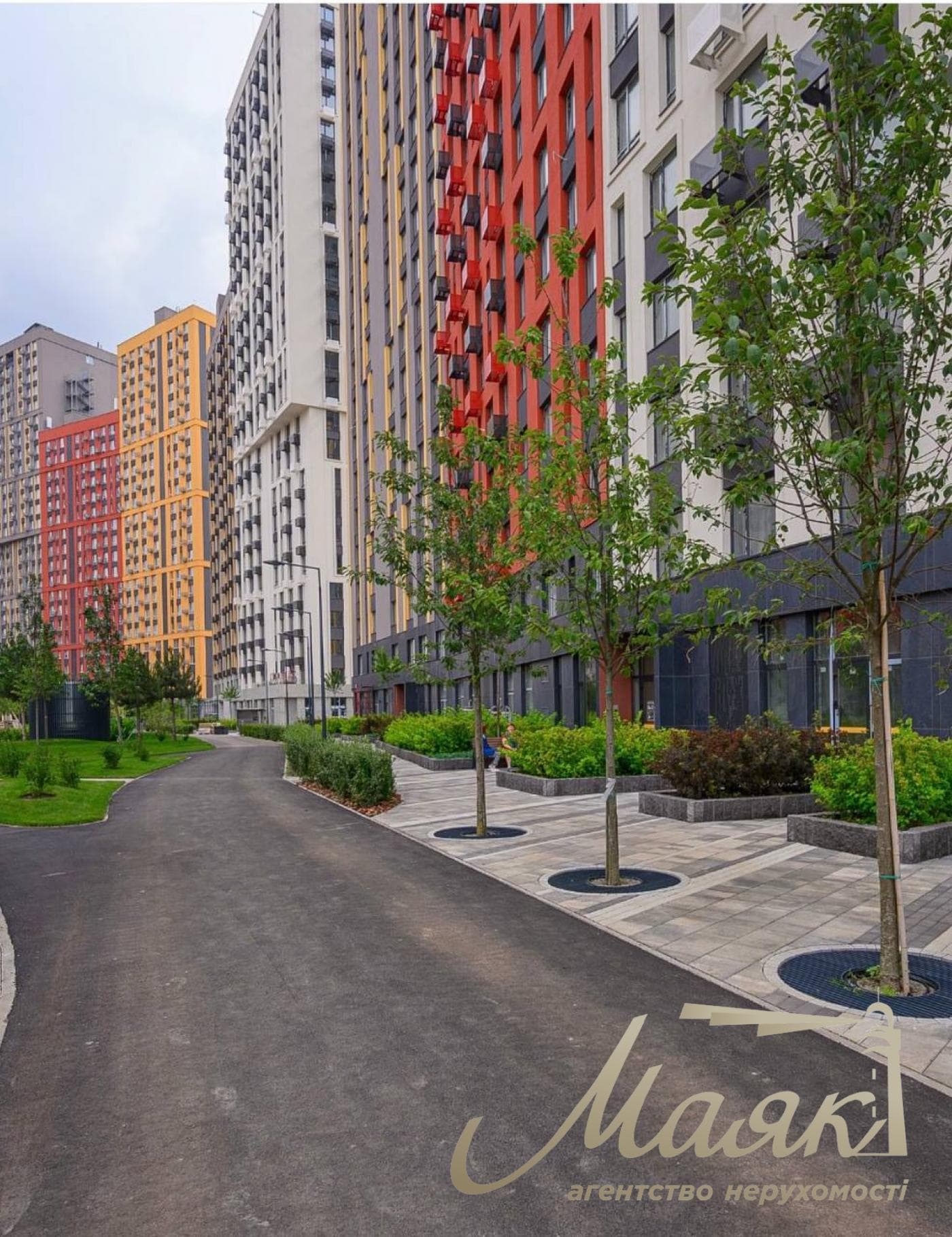Продаж комерційного приміщення, фасад 55,3 м², ЖК «Світло Парк»