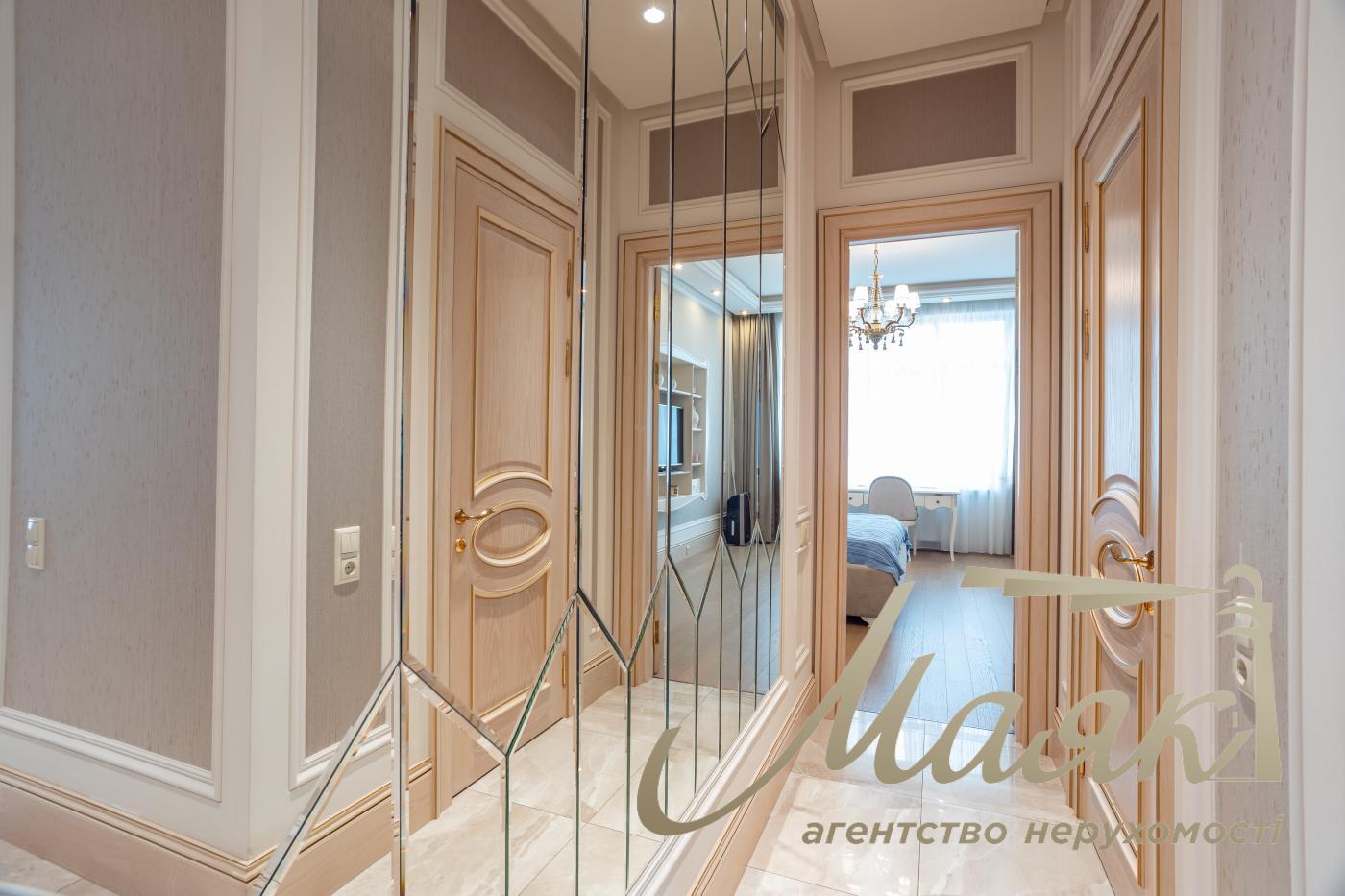 Rent 3-bedroom apartment LCD Novopecherskie Lipki, Verkhoglyada street (Dragomirov)