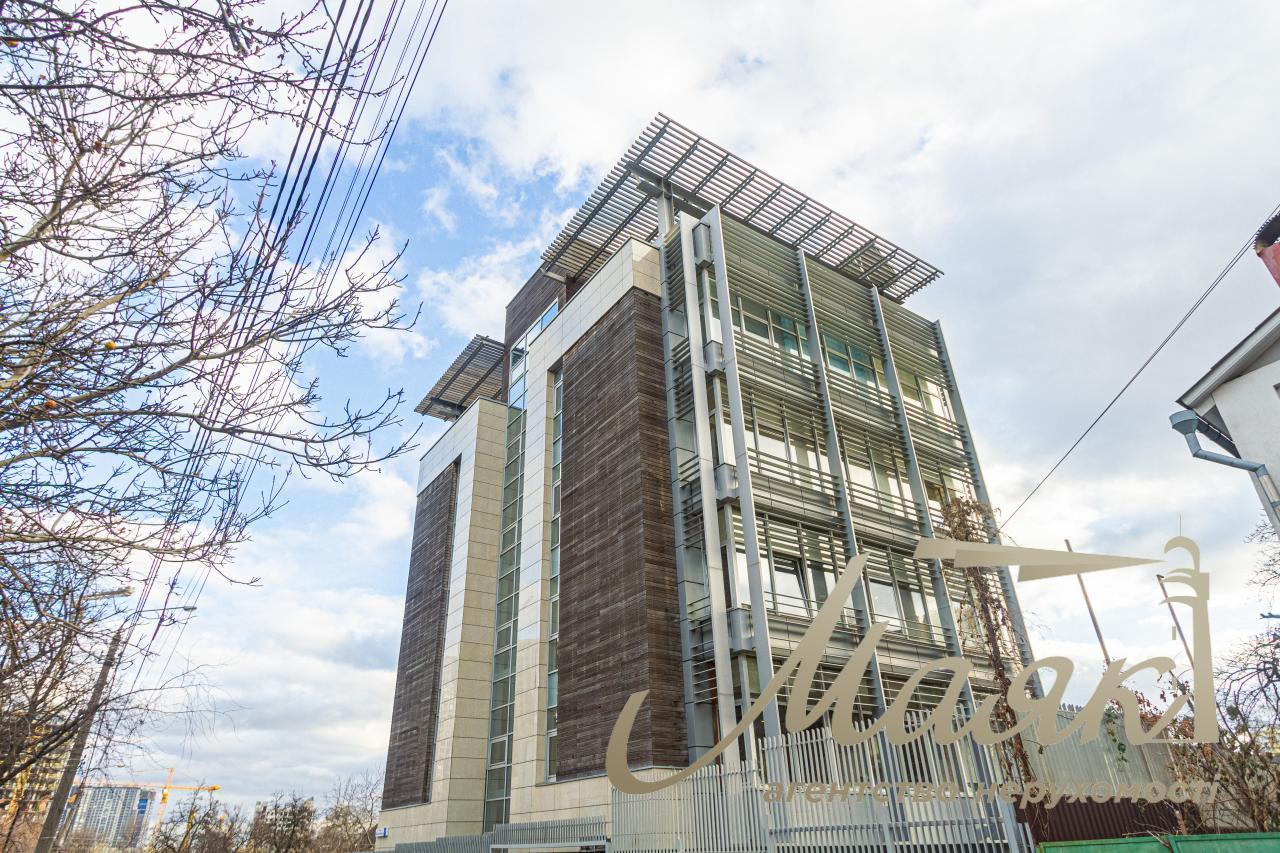 Sale of office building in a picturesque area! Verkhnegorskaya street. Center. Kyiv