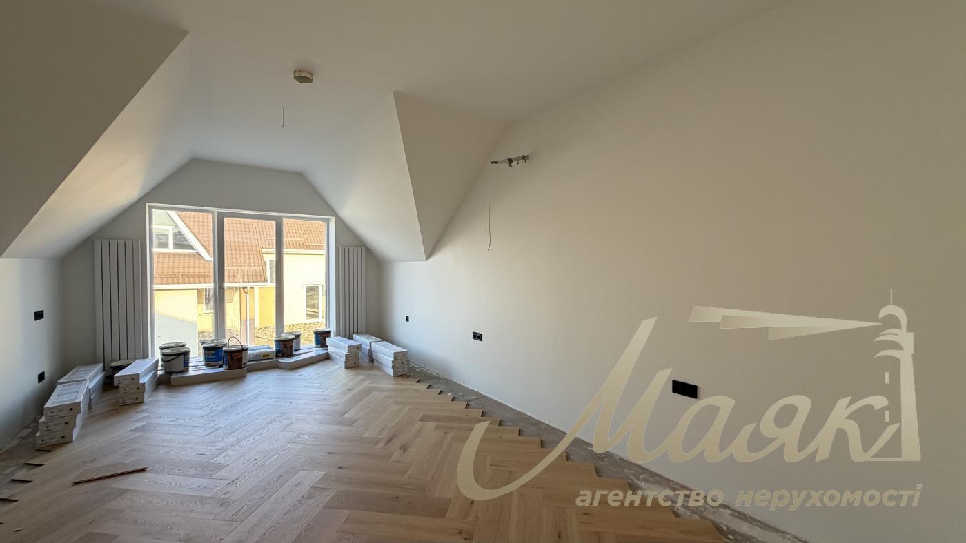 Продаж будинку 326м2 у закритому КМ в Іванковичах