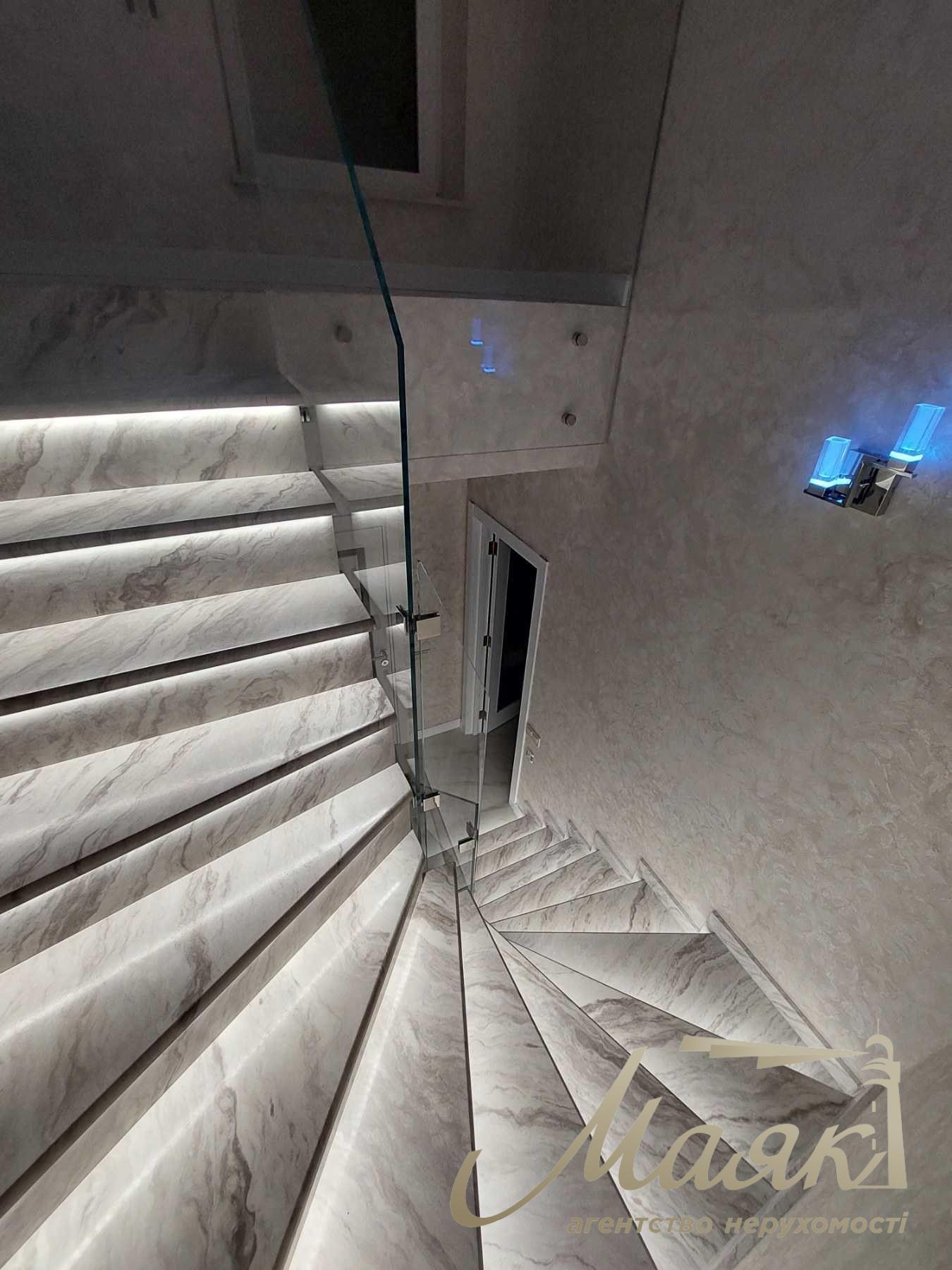 Оренда таунхауса 127м2 з терасою на даху