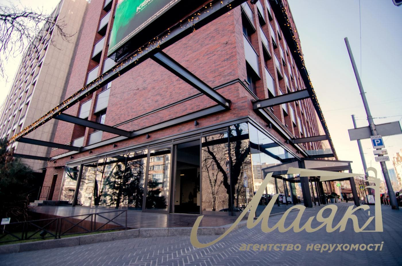 Оренда фасадного комерційного приміщення на вул. Саксаганського, 53/80