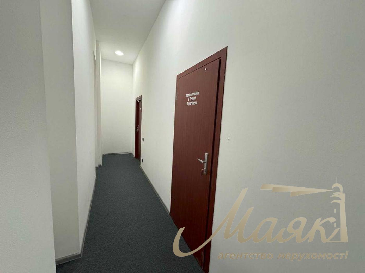 Office for rent 263 sq.m. in BC Europe