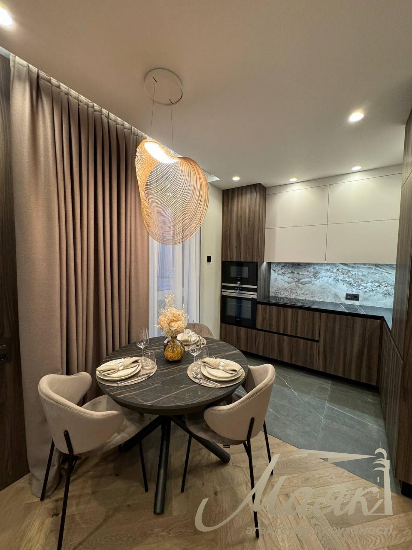 Продаж 2 кімнатної квартири, 80м2, Французький квартал 2, вул. Джона Маккейна.